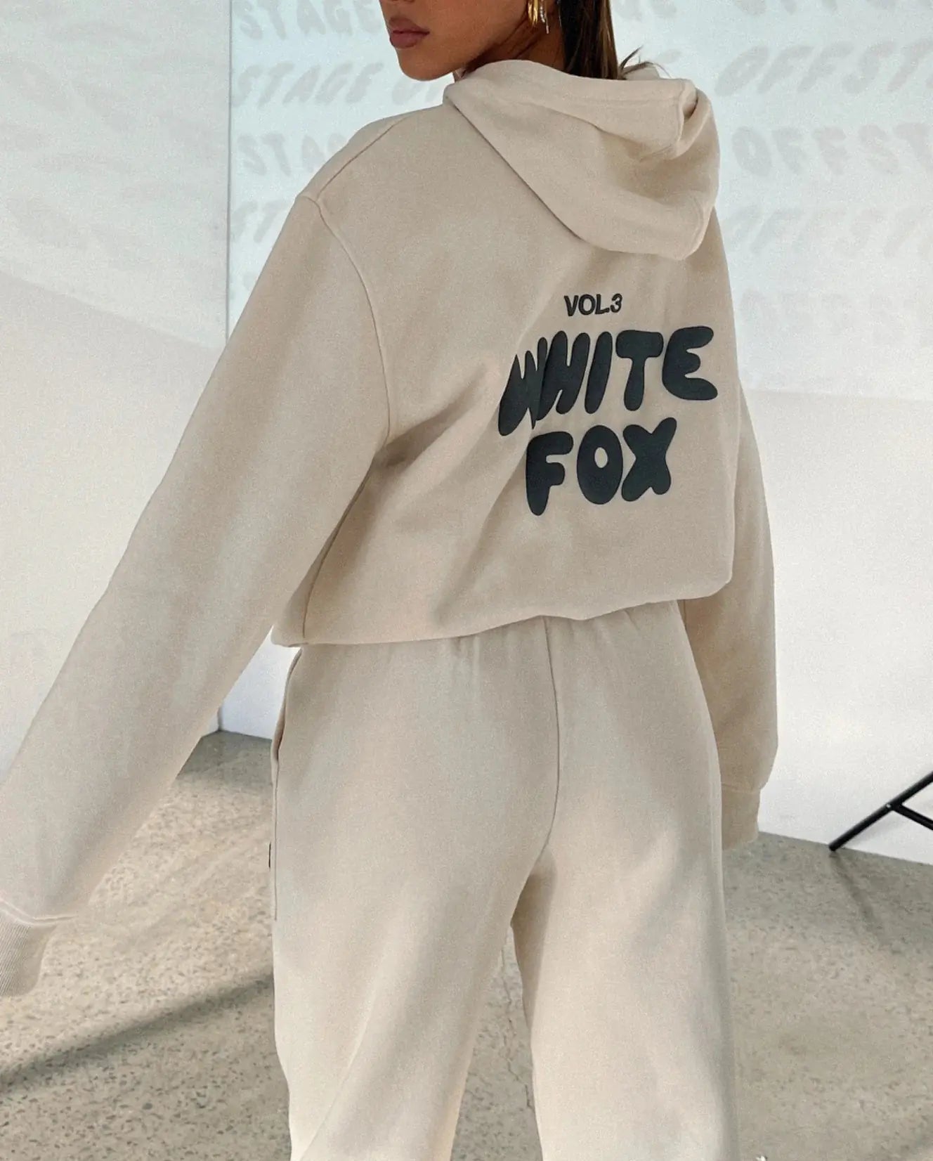 White Fox Hoodie and Sweatpants Set (2 Pieces)